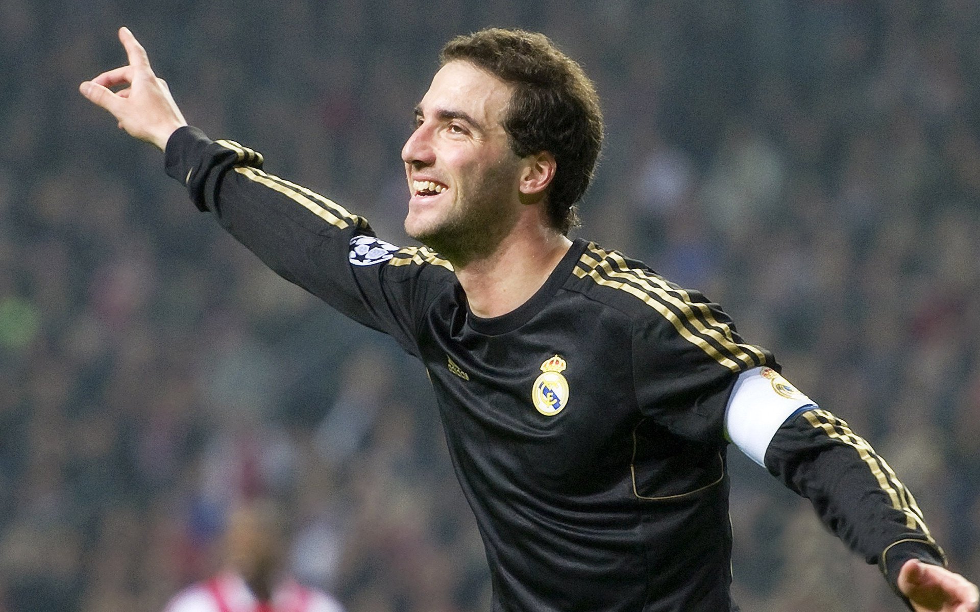 体育新闻中心联赛形势观察,体育新闻赛后总结