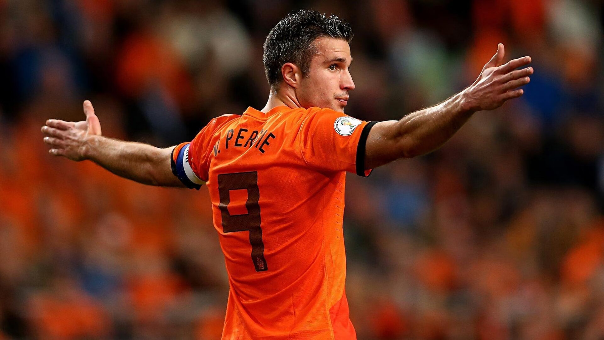 李恩：全黑队中场的主心骨，组织进攻如行云流水，李恩百科